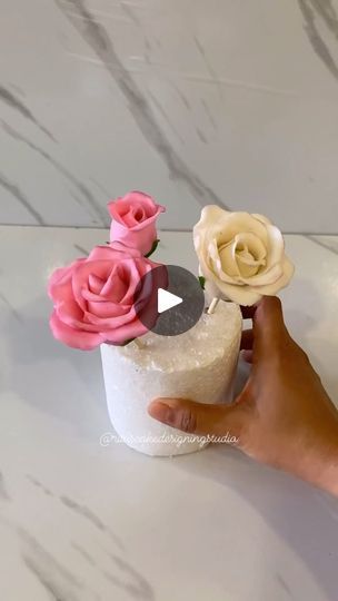 How To Make A Fondant Rose, Easy Fondant Roses Tutorial, Edible Roses For Cake, How To Make Flowers Out Of Fondant, Simple Fondant Flowers, Fondant Flowers On Cake, How To Make Fondant Roses, Fondant Roses Easy, How To Make Fondant Flowers