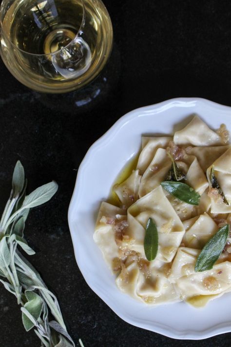 Pear Ravioli, Butter Sage Sauce, Brown Butter Sage Sauce, Brown Butter Sage, Ravioli Sauce, Sage Sauce, Pear Sauce, Potato Pasta, Sage Butter