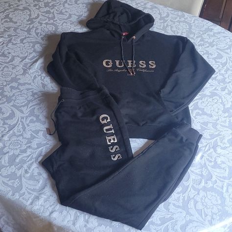 Guess set Guess Hoodie, Hoodie And Sweatpants, Fall Day, Oh Yes, Types Of Fashion Styles, Fashion Fashion, Adidas Jacket, Style Me, Sweatpants