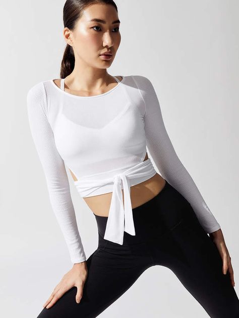 Alo Yoga Barre Long Sleeve This would go well with just about any yoga outfit bottoms. It would even pair well with an organic skirt. #yoga #ad #yogaoutfit Yoga Outfits For Women Fashion, Pilates Wear, Pilates Outfits, Womens Active Wear Outfits, Estilo Fitness, Ballet Barre, Yoga Barre, Yoga Outfits, Fitness Outfits