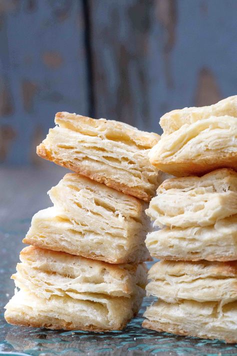 Flaky Southern Biscuits are sky-high, soft on the inside, and crisp on the bottom! Get the secrets for these 5-ingredient biscuits, including how to fold the dough for maximum flakiness!  #homemadebiscuits #southernbiscuits #buttermilkbiscuits #sidedish #dinnerrolls Rough Puff Pastry, Homemade Croissants, Southern Biscuits, Flaky Biscuits, Sally's Baking, Puff Pastry Dough, Healthy Recipes Easy Snacks, Homemade Dough, Homemade Biscuits