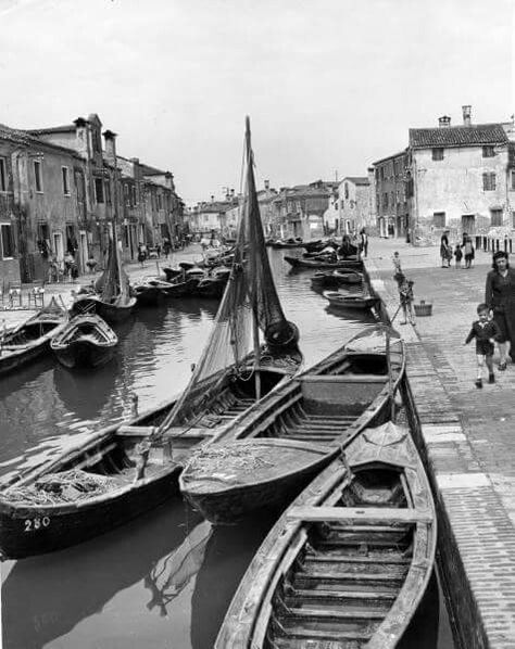 Venice 1950 1930s Italy, Venice Italy Outfit, Venice Italy Beaches, Venice Italy Food, Venice Italy Gondola, Burano Italy, Alfred Eisenstaedt, Venice Italy Travel, Italy Aesthetic