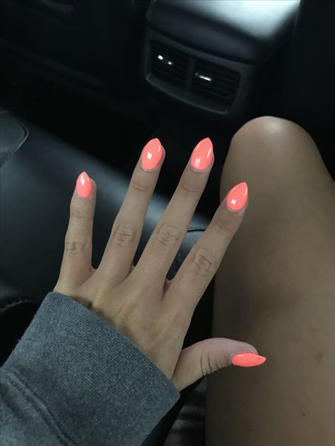 Do NOT want this shape almond nails Bright Nails Almond Shape, Almond Dip Nails Summer, Coral Almond Nails, Pink Coral Nails, Bright Almond Nails, Coral Nail Ideas, Coral Acrylic Nails, Uñas Color Coral, Bright Coral Nails