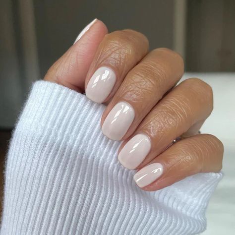 Diy Gel Manicure, Classic Nail Art, Sophisticated Manicure, Mini Macaron, Fun Nail Colors, Classic Nails, Color Nails, Gel Nail Colors, Coconut Yogurt