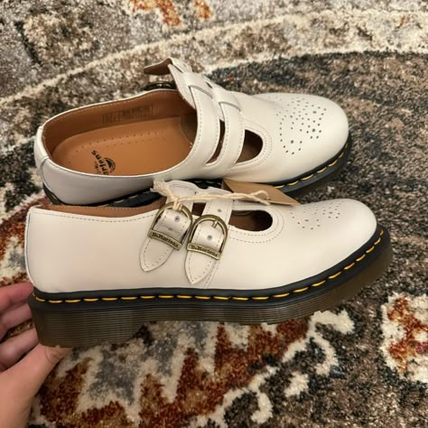 New Tags, Doc, Martens White Mary Jeans 8065 Leather Slip Resistant Super Cute Has A Buckle Size Uk 6 Or Us 8 Or Size Uk 7 Or Us 9 Doc Mary Janes, White Mary Janes, Doc Martens Mary Janes, Doc Martens Shoes, White Doc Martens, Orange Boots, Jadon Boots, Dr Martens White, Lace Up Boots Women