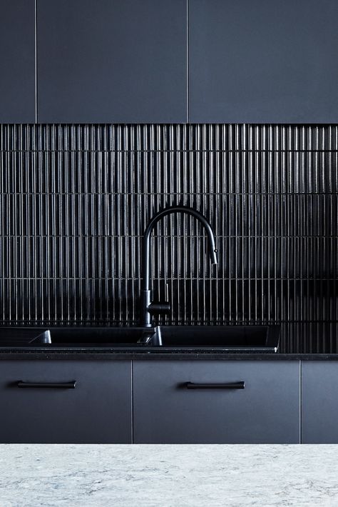 Black Kitchen Splashback, Black Splashback Kitchen, Stone Benchtop Kitchen, Black Benchtop, Black Splashback, Black Tiles Kitchen, Black Marble Tile, Marble Benchtop, Stone Benchtop