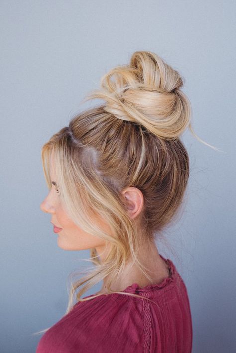 Tutorial: Twisted Top Knot – Barefoot Blonde Hair Lauren Conrad Hair, Top Knot Tutorial, Knot Tutorial, Top Knot Bun, Amber Fillerup Clark, Knot Bun, Amber Fillerup, Long Hair Tips, Top Knot Hairstyles