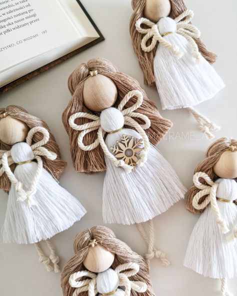 Christmas Bazaar Ideas, Diy Angel Ornaments, Macrame Doll, Knitted Toys Free Patterns, Christmas Star Decorations, Macrame Christmas, Diy Yarn Crafts, Handmade Christmas Crafts, Felt Christmas Decorations