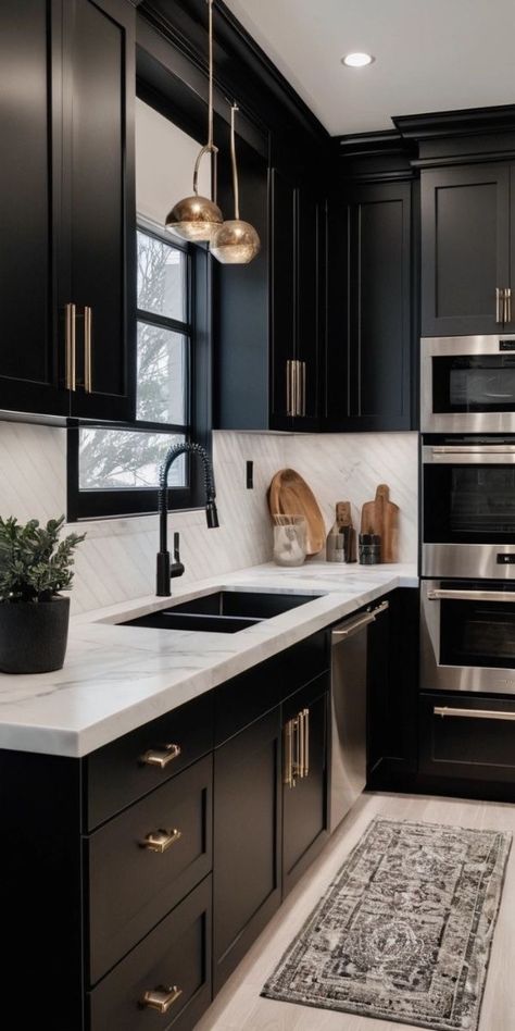 Modern Black Kitchen, Walnut Kitchen, Floor Kitchen, Kitchen Remodel Inspiration, Black Kitchen Cabinets, Dark Cabinets, Kitchen Inspiration Design, Kitchen Marble, Black Cabinets