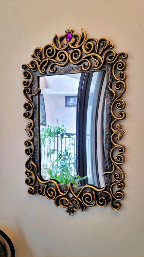 Diy Vintage Mirror, Wall Hanging Decorations, Mirror Wall Hanging, Mirror Border, Stylish Mirror, Mosaic Art Diy, Diy Crafts Love, Mirror Frame Diy, Mirror Inspiration