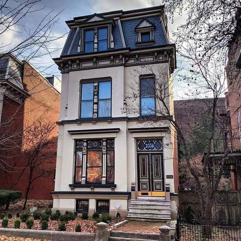 Lafayette Square, Folk Victorian, Victorian Architecture, Row House, Best Places To Live, St Louis Missouri, St Louis Mo, Amazing Architecture, Victorian Homes