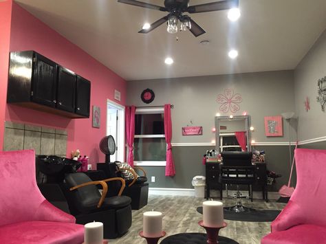 Braider Salon Suite, Hair Braider Room Ideas, Hair Room Ideas At Home, Salon Decor Studio, Mobile Beauty Salon, Hair Room, Beauty Shop Decor, On Suite, Home Hair Salons