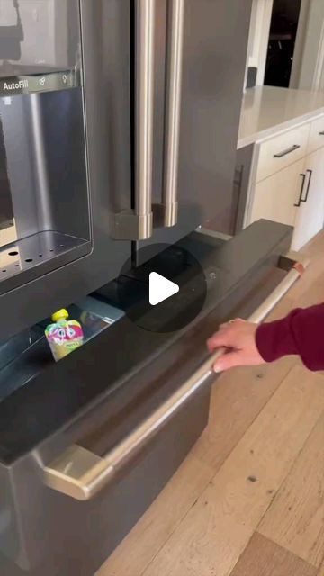 Organize Ways on Instagram: "Snack drawer restock 🍓🧀🥒🍊 . . . . . . . . . . . 🎥 by  @_catben_ on TikTok ⏩DM for credit or a removal request  ✔️All rights and credits reserved to the respective owner(s) . #asmr #snackdrawer #snackdrawerrestock #momlife #organizedhome #snacks #organizedfridge" Kitchen Snack Drawer Organization, Crisps Storage Ideas, Fridge Snack Drawer Organization, Kids Snack Drawer In Fridge, Fridge Snack Drawer, Snack Drawer Ideas, Snack Drawer Organization, Snack Organization, Snack Drawer