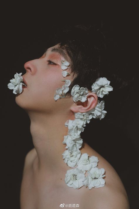 Reference Pose, Face References, Smelling Flowers, Photographie Portrait Inspiration, Human Reference, Body Reference Poses, Reference Pictures, Photoshoot Concept, Editorial Makeup