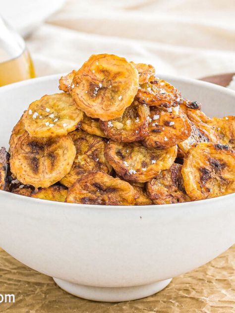 Air Fry Banana Chips, Air Fryer Banana Chips, Plantain Chips Recipe, Baked Plantain Chips, Baked Plantains, Fried Pasta, High Fiber Snacks, Pasta Chips, Preworkout Snack