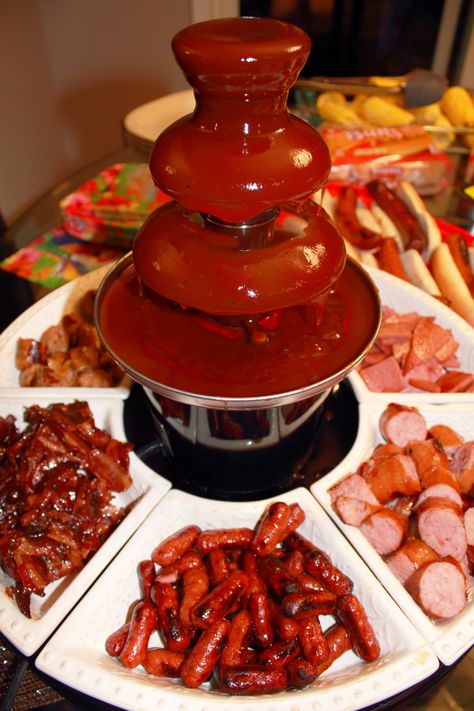 BBQ sauce fountain.                                                                                                                                                                                 More Jamaican Wedding Food, Cheese Fountain, Chocolate Fountain Recipes, Healthy Diet Food, Wedding Food Ideas, Fondue Fountain, Jamaican Wedding, Barbeque Party, Fondue Party