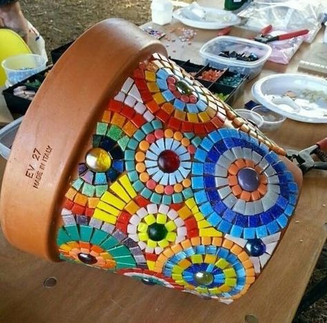 Garden Mosaics, Mosaic Pot, Mosaic Planters, Mosaic Art Diy, Mosaic Pots, Mosaic Vase, Pot Art, Mosaic Flower Pots, Mosaic Garden Art