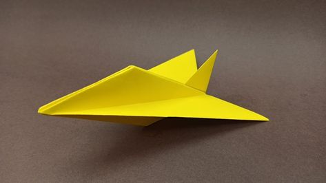 Paper Airplane Drawing, Best Paper Plane, Origami Plane, Origami Airplane, Make A Paper Airplane, How To Make Origami, Useful Origami, Paper Airplane, Paper Butterfly