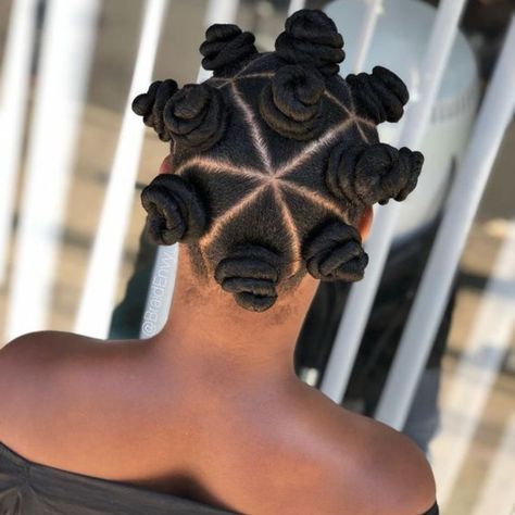 Chunky bantu knots in triangle parts Bantu Knot Hairstyles, Twisted Hair, Hair Knot, Bantu Knots, Natural Hair Twists, Hair Twist Styles, Christmas Hairstyles, Natural Hair Styles Easy, Natural Hair Updo