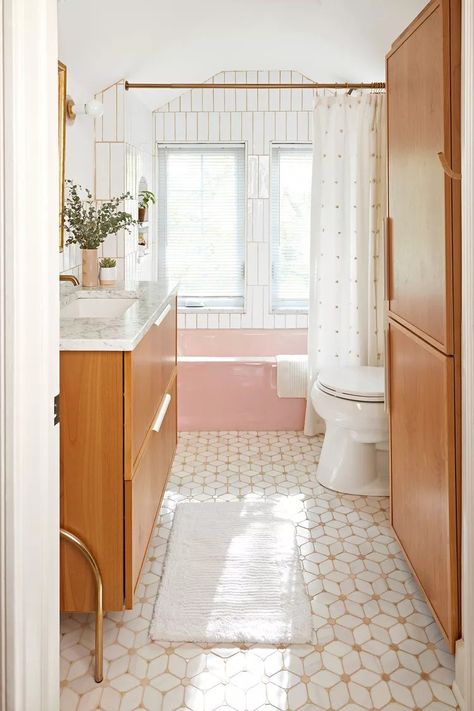 Pink Bathtub Bathroom Ideas, Pink Tub Bathroom Ideas, Pink Bath Tub, Retro Tile Bathroom, Pink Bathroom Aesthetic, Retro Pink Tile Bathroom Makeover, Mcm Pink Tile Bathroom, Pink Bathroom Retro, Pink Tile Bathroom Vintage