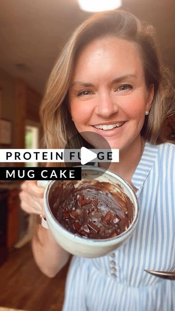 Tara Laney | Chocolate for Weightloss | PROTEIN FUDGE MUG CAKE👇🏼   Ready to lose those 10 pounds and still enjoy chocolate every day? Comment SNACK and I’ll email you 7 of my... | Instagram Healthy Chocolate Mug Cake Microwave, Greek Yogurt Mug Cake, Protein Fudge, Mugcake Recipe, Greek Yogurt Cake, Healthy Chocolate Recipes, Eating Chocolate, Yogurt Cake, Chocolate Mug Cakes