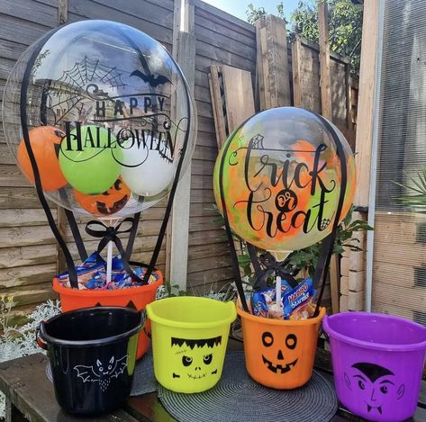 Stuffed Balloon Ideas, Halloween Balloons Decorations, Halloween Box, Balloon Basket, Balloon Bouquet Diy, Halloween Gift Baskets, Halloween Party Dinner, Halloween Balloons, Adornos Halloween