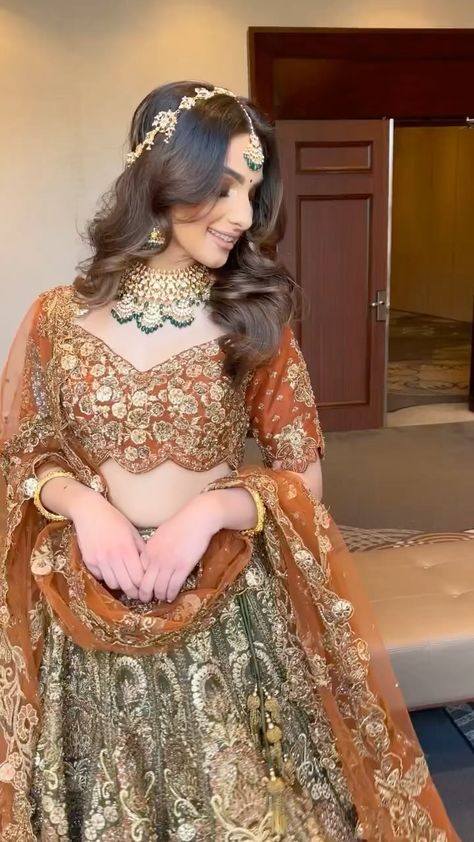 maison_of_jewels on Instagram: It’s all in the details✨ Hair and makeup by @blueroseartistry assisted by @artistrimakeup Jewelry @maison_of_jewels Outfit… Royal Wedding Indian, Lehenga Royal, Groom Pakistani, Royal Lehenga, Dresses Lehenga, South Indian Bride Saree, Lehenga Bridesmaid, Heavy Lehenga, Indian Wedding Gowns