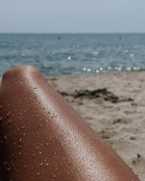 Sunkissed Skin Aesthetic, Summer Tanning Aesthetic, Sun Tanning Aesthetic, Coffee Beach Aesthetic, Carmel Skin, Thailand Pics, Swimming Senior Pictures, Surfer Girl Aesthetic, Tend Skin