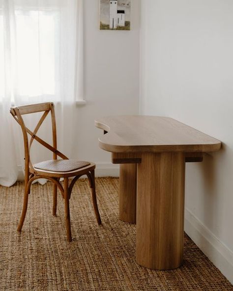 Office Corner, Corner Ideas, The Desk, Open Shelf, American Walnut, Desk Design, Wishbone Chair, Open Space, White Oak