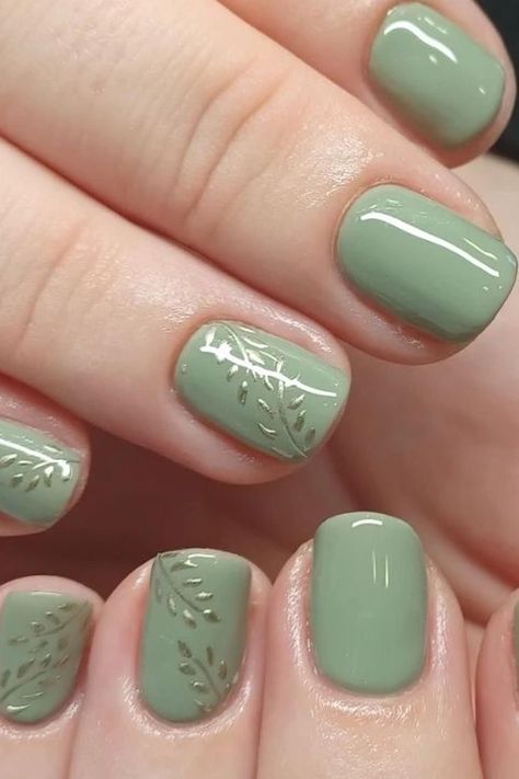 Gel Nails Ideas Green St. Patrick's Day, Green Vine Nail Art, Sage Green Nails With Leaf Design, Biab Natural Nail Designs, Sage Green Gel Nails Ideas, Simple Leaf Nails, Sage Short Nails, Simple Light Green Nails, Gel Manicure Green