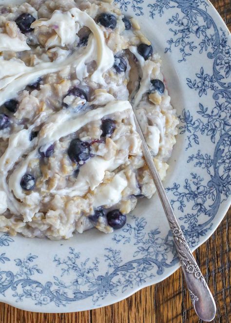 Creamy oats, fresh blueberries, and a swirl of lightly sweetened “cheesecake” adds up to a hot breakfast bowl that will leave everyone full and happy. The sweet and slightly tangy cream cheese is a great balance to the hearty oats and warm berries that burst in each bite. My friend Faith mentioned her Blueberry Oatmeal… Cheesecake Oatmeal, Cheese Oatmeal, Baked Oatmeal Recipes Healthy, Creamy Oats, Cream Cheese Breakfast, Crockpot Oatmeal, Blackberry Cheesecake, No Bake Blueberry Cheesecake, Hot Breakfast