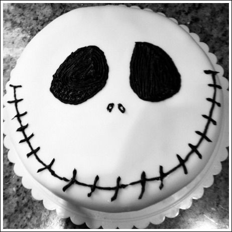 Halloween Cake Decorating Ideas, Birthday Cake Easy, Scary Halloween Cakes, Halloween Cakes Easy, Pasteles Halloween, Dessert Halloween, Diy Halloween Treats, Halloween Cake Decorating, Dulces Halloween