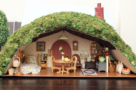 Sylvanian Life Moments : Making a DIY mole house Calico Critter Crafts Diy, Calico Critters Dollhouse Diy, Sylvanian Families Mole, Calico Critter House Diy, Diy Sylvanian House, Diy Calico Critters House, Diy Sylvanian Families, Diy Calico Critters Stuff, Diy Calico Critters