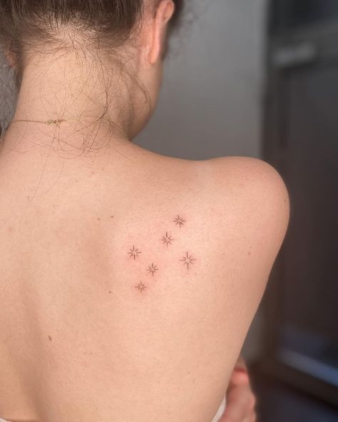 Star Tattoo Ribcage, Spine Tattoo Stars, Sprinkles Tattoo, Sprinkle Tattoo, Star Spine Tattoo, Minimalist Star Tattoo, Star Tattoo Ideas, Stars Tattoo, Tattoo Minimal