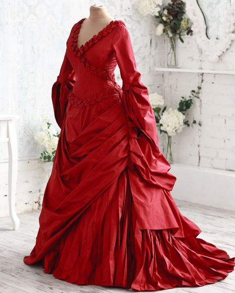 Astonishing and the most spectacular dress from Bram Stocker’s Dracula movie worn by Mina on the Dinner with Vlad Dracula. This gown is a… Vampire Gown, Red Victorian Dress, Victorian Ballroom, Dracula Bram Stoker, Vlad Dracula, Victorian Wedding Dress, Bustle Dress, Argentine Tango, Bram Stoker