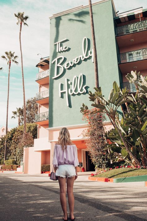 The ultimate LA photography guide to all my favorite Los Angeles Instagram spots. Sharing all of my favorite Los Angeles photography locations and their addresses, from Melrose to the Getty Museum to The Last Bookstore to Mulholland Drive and everywhere in between. Read on for over 70 Los Angeles picture ideas to capture that iconic Los Angeles aesthetic, from palm trees to sunsets to retro glam. #losangelesphotography #lainstagram La Neighborhoods, Los Angeles Photography Locations, Beverly Hills Sign, Malibu Wine Safari, San Gabriel Mission, Redondo Beach Pier, Los Angeles Pictures, La Aesthetic, The Last Bookstore