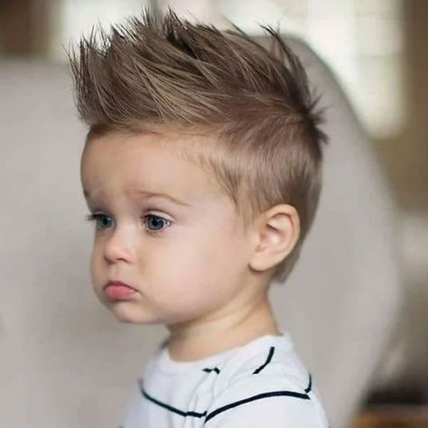 Cute Toddler Mohawk Haircut #fade #boysfade #boysshorthair #boyshair #cutekids #littleboys #boyshairstyles #boyshaircuts #kidshaircuts Toddler Mohawk, Boys Mohawk, Kid Boy Haircuts, Baby Haircut, Mohawk Haircut, Toddler Haircuts, Cool Boys Haircuts, Short Spiky Haircuts