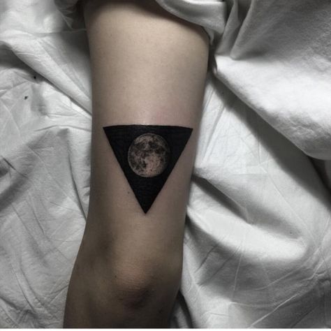 Tattoos Moon, Tattoo Moon, Ankle Tattoo Designs, Moon Tattoos, Triangle Tattoos, Trendy Tattoo, Mermaid Tattoos, Tattoo Feminina, Up Tattoos