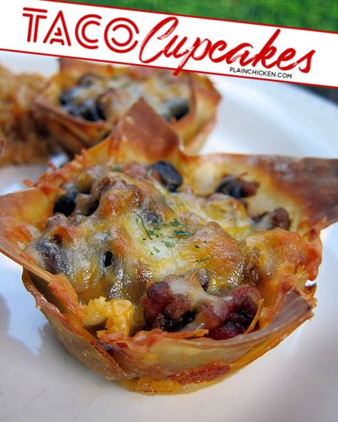 Taco Cupcakes Recipe - the original recipe! Taco meat, black beans, and cheese baked in wonton wrappers in a muffin pan. Top with your favorite taco toppings. Kids (and adults) love these! Great for lunch, dinner or parties!! Chicken Black Beans And Rice, Cupcake Pan Recipes, Taco Cupcakes, Muffin Pan Recipes, Wonton Wrapper Recipes, Wonton Tacos, Beans And Cheese, Taco Toppings, Taco Cups