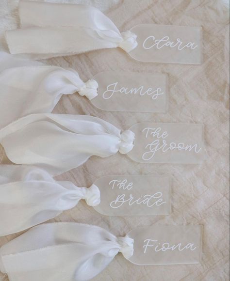 Wedding Plate Setting, Acrylic Place Cards, Calligraphy Place Cards, Wedding Name Tags, Boda Diy, Cricut Wedding, Ribbon White, 카드 디자인, Frosted Acrylic