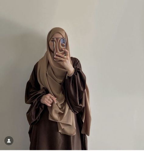 Muslimah Abaya, Khimar Style, Islamic Modest Fashion, Muslimah Fashion Casual, Celebrity Prom Dresses, Stile Hijab, Hijab Look, Mode Instagram, Stylish Hijab