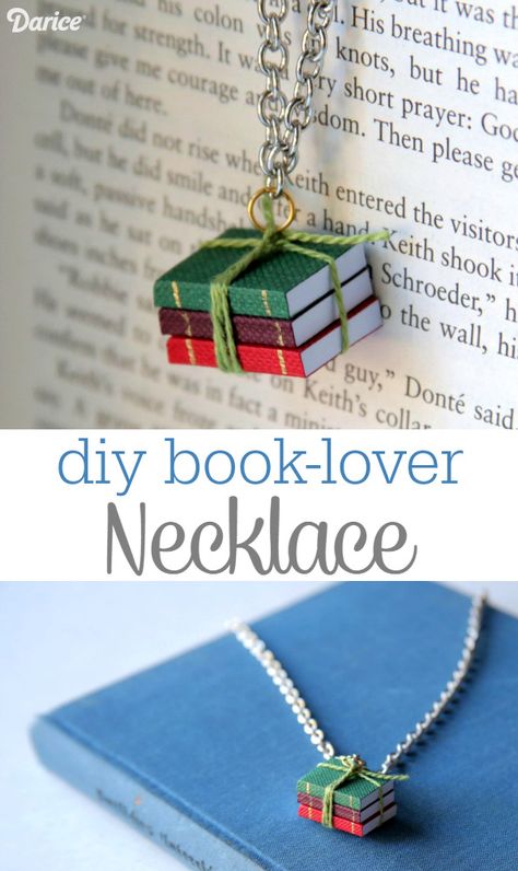 Perfect DIY Necklace For Any Bookworm Diy Necklaces Tutorial, Diy Buch, Diy Jewelry To Sell, Book Necklace, Etsy Diy, Costura Diy, Necklace Tutorial, Easy Christmas Crafts, Crafts To Make And Sell