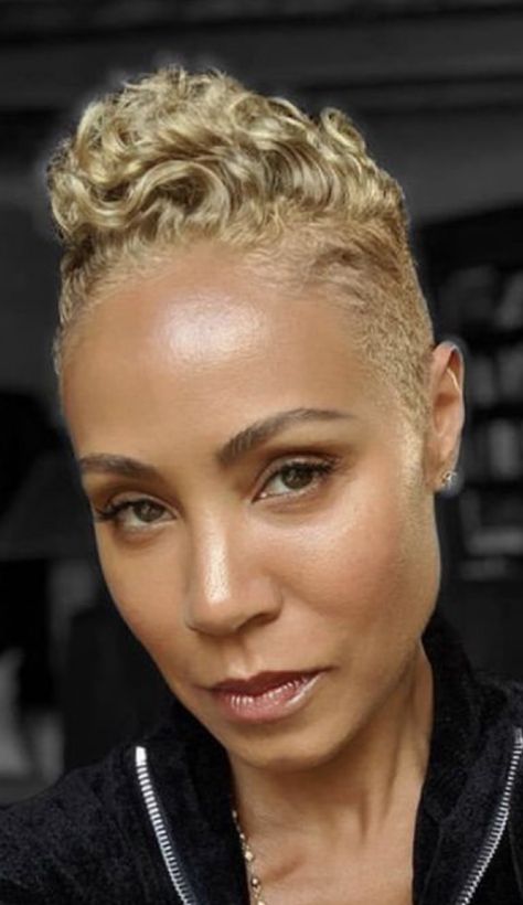 Jada Pinkett Smith Hairstyles, Jada Pinkett Short Hair, Jada Hairstyles, Jada Pinkett Smith Short Hair, Shoulder Haircuts, Jada Pinkett Smith August Alsina, Jada Pinkett Smith And Tupac, Jada Pinkett Smith And Will Smith, Short Blonde Curly Hair