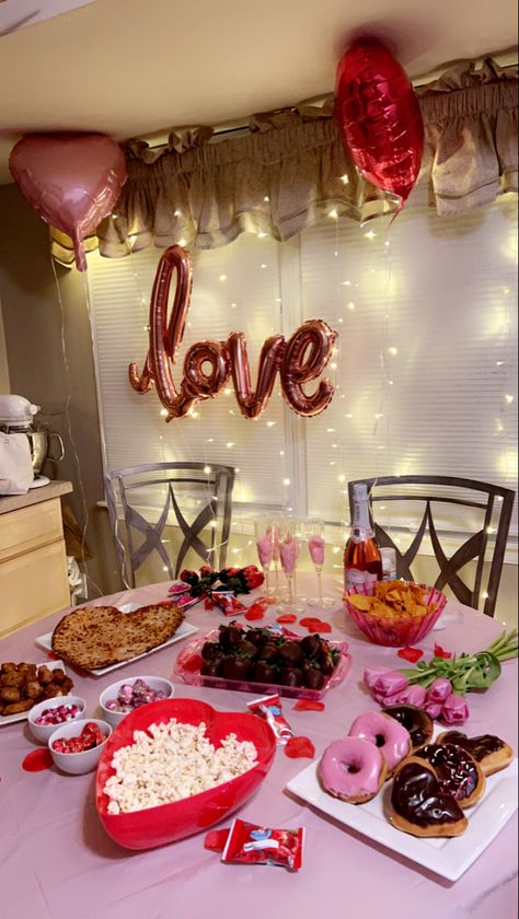 #galentinesday #galentinesdayparty #valentinesday #valentines #aesthetic Galentines Day Girls Aesthetic, Galentines Day Aesthetic, San Valentin Aesthetic, Valentines Day Fit, Vday Aesthetic, Galentines Aesthetic, Valentines Aesthetic, Galentines Day Ideas, Valentine Day Week