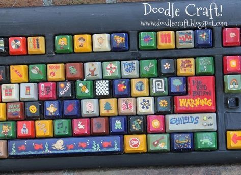 Fun idea for upcycling a keyboard – Recycled Crafts Painted Keyboard Diy, Painted Keyboard Ideas, Painted Keyboard, Keyboard Painting, Keyboard Ideas, Letter Painting, Plaster Hands, Rocket Craft, Paint Keys