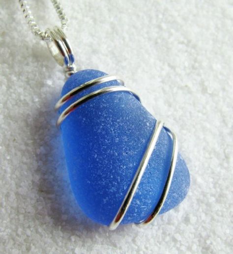 Blue Sea Glass Necklace, Bijoux Fil Aluminium, Beachglass Jewelry, Sea Glass Pendant, Blue Sea Glass, Wrap Jewelry, Sea Glass Necklace, Cornflower Blue, Sea Glass Jewelry