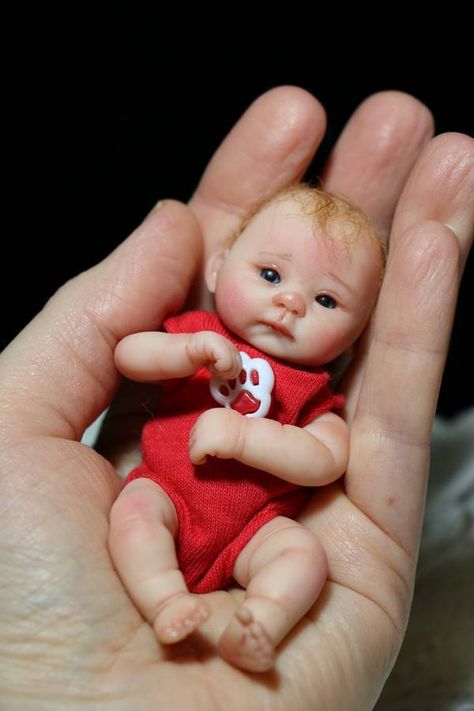 Baby Art Ideas, Polymer Clay Ideas, Clay Art Doll, Polymer Clay Doll, Small Baby Dolls, Realistic Baby Dolls, Newborn Baby Dolls, Clay Baby, Baby Fairy