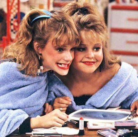 Tv Friendships, Taylor Swift Squad, Friendship Poster, 1990s Movies, Dj Tanner, Friendship Images, 90s Sitcoms, Health Fitness Inspiration, Best Friendship Quotes