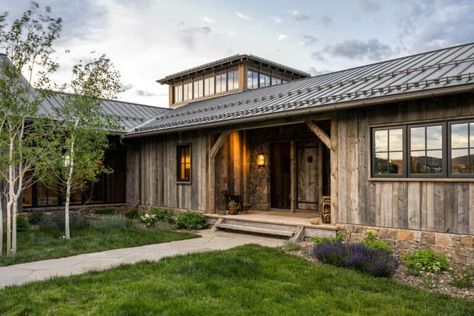 Step inside this inviting ranch house with cozy interiors in Montana Ranch Porch, Montana Ranch House, Dream Ranch, Rustic Mountain Homes, Huck Finn, Lake Ideas, Montana Ranch, Cozy Interiors, Rock Fireplaces