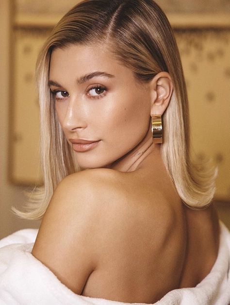 Hailey Bieber Makeup 2020 Haley Bieber, Hayley Bieber, Hair Tuck, Hailey Baldwin Style, Jennifer Fisher, Hailey Baldwin, Wedding Hair And Makeup, Blonde Beauty, Hailey Bieber